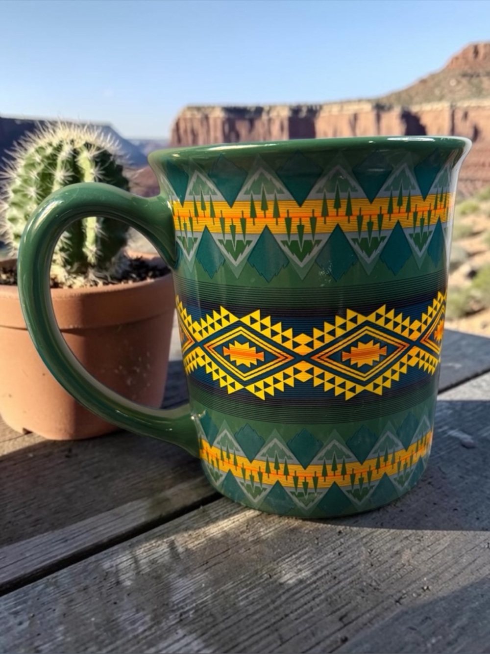 PENDLETON GREEN SOUTHWEST PRINT COFFEE MUG 12 OZ
